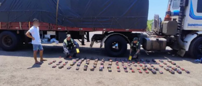 OTRO CAMIONERO PRESO: ESTA VEZ CON 94 TELÉFONOS CONTRABANDEADOS